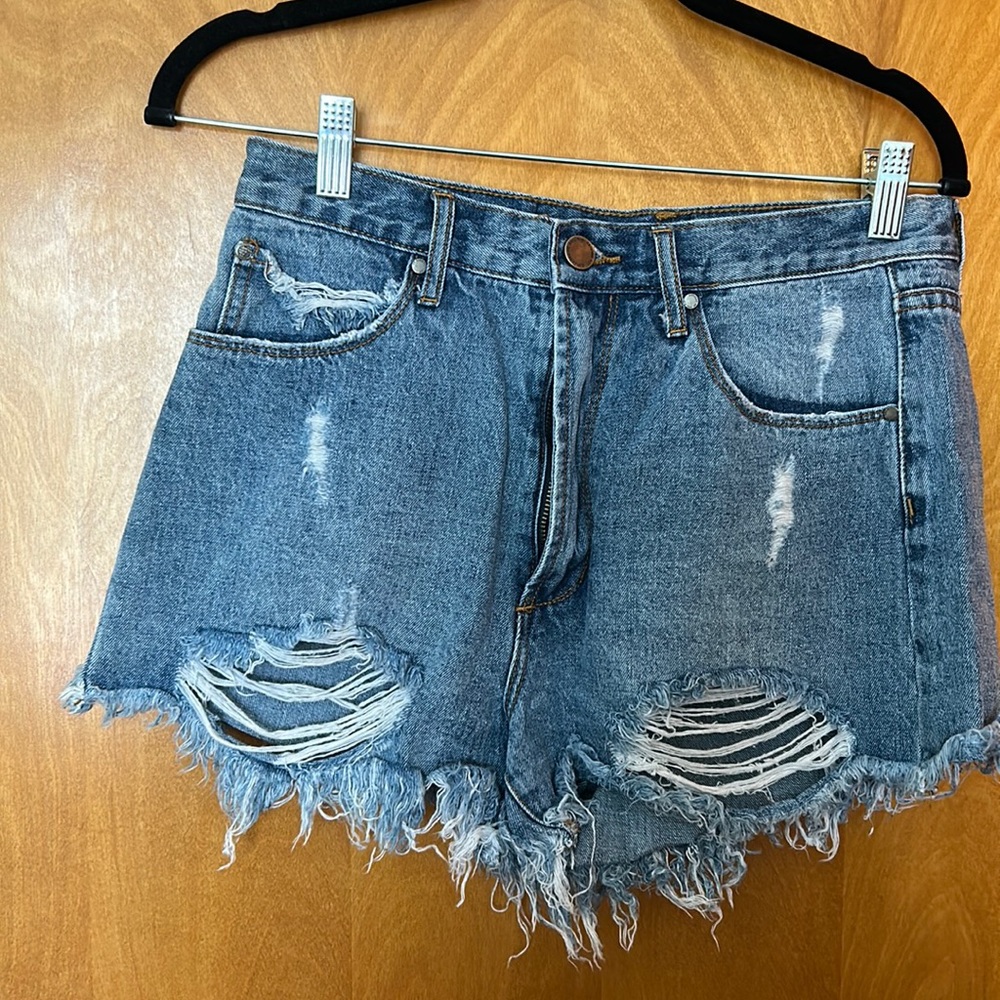 Articles of Society Meredith Destroyed Hem Denim Shorts Valencia. Size 28.